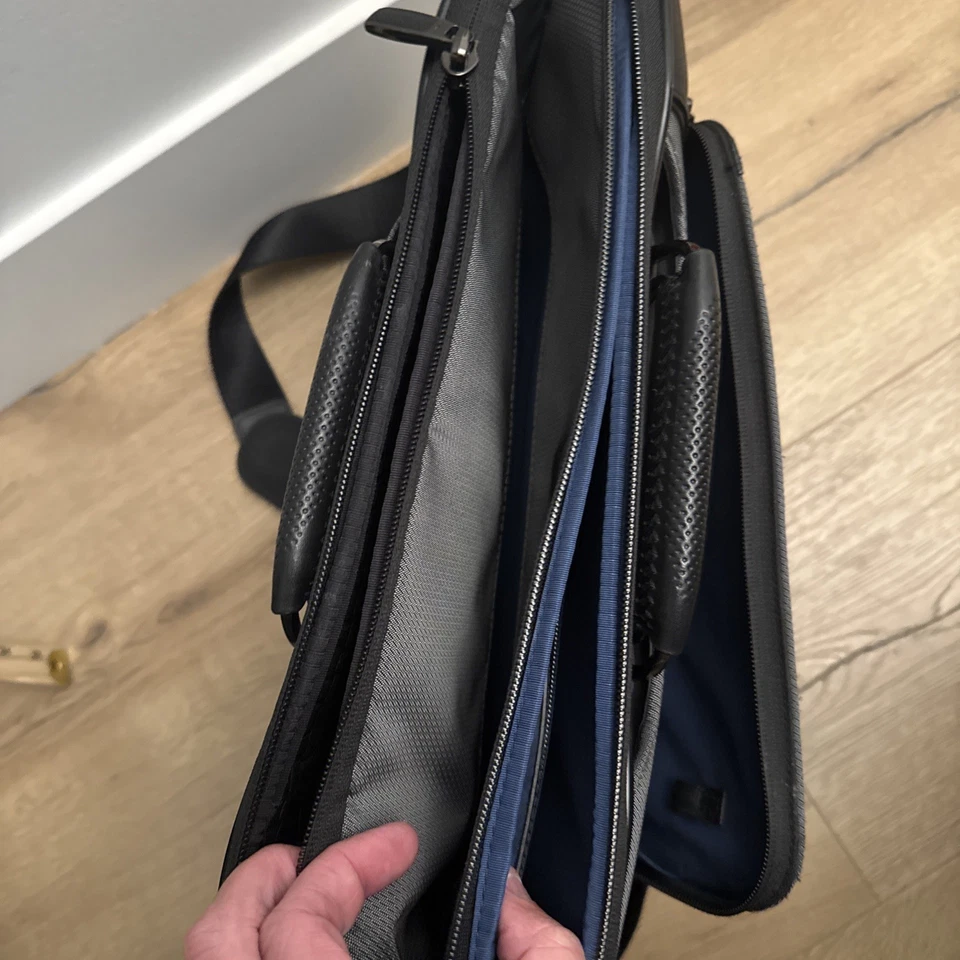 Tumi Arrive Hannover Slim Men's Leather Briefcase - Grey - Image 4 of 4