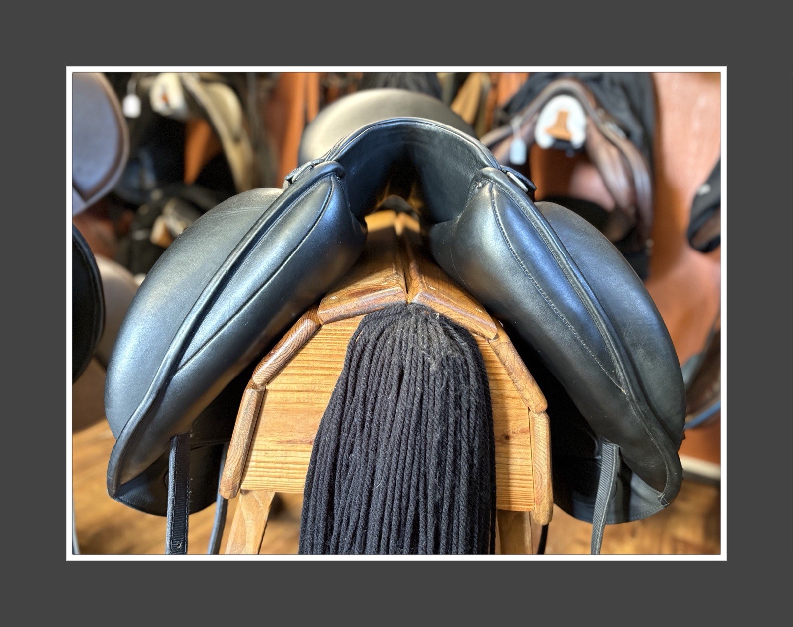 Patrick Leggero Dressage Saddle. MW 17.5”