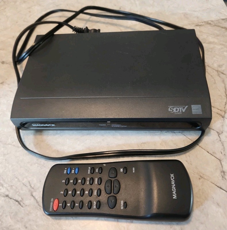 Magnavox DTV Digital To Analog Converter Model No. TB100MW9 With Remote 