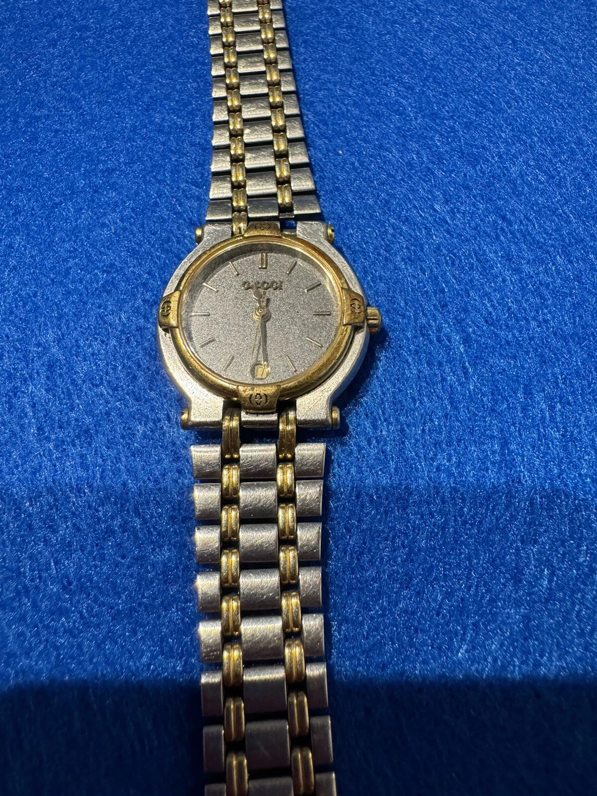 Montre Gucci 9000L pour femme quartz cadran gris de fabrication suisse ronde vendue telle quelle