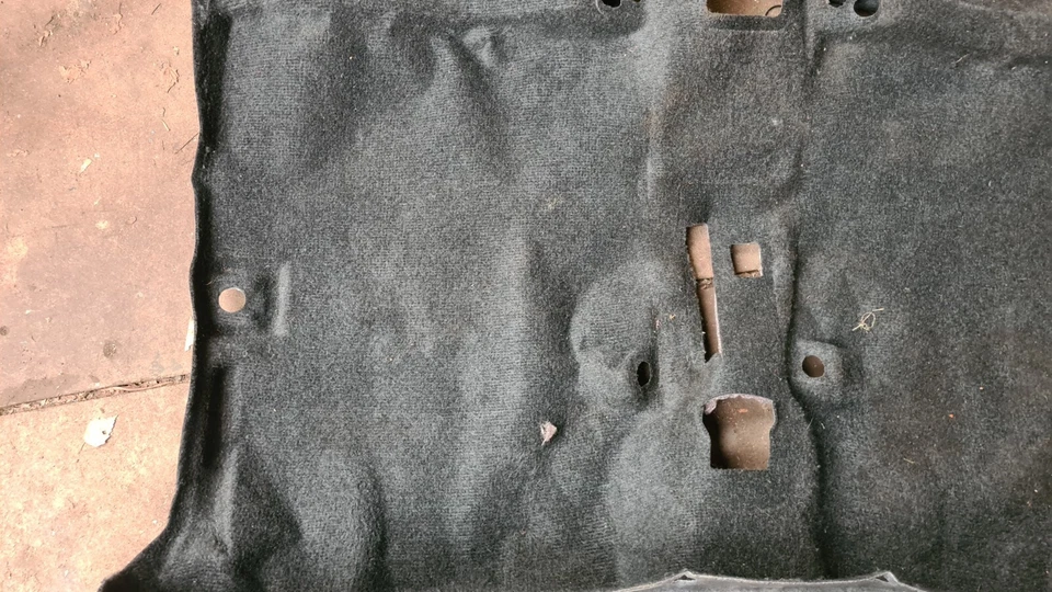 ALFOMBRA SUZUKI JIMNY 2005 - 2018 GRIS OSCURO MANUAL Foto 4 de 4