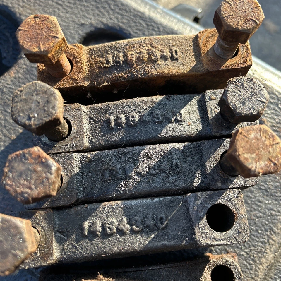 Cadillac Eldorado Deville Series 62 365 1956-1958 tapa principal del motor 1464340 Foto 2 de 4