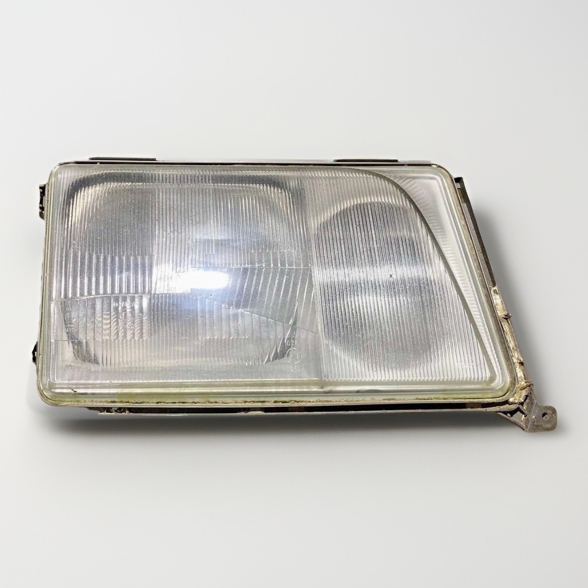 Mercedes-Benz W124 Front Right Headlight Assembly BOSCH 1305235094