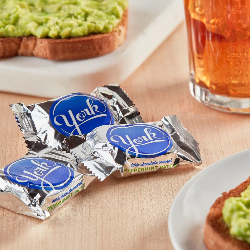 York hamburguesas de menta de chocolate oscuro, paquete familiar caramelos de 17,3 oz Foto 4 de 4