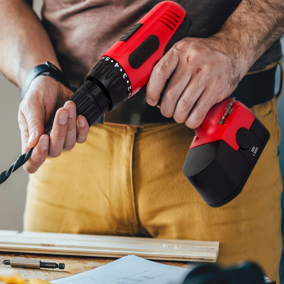 Broca sem fio 18V com brocas e estojo e acessórios mandril sem chave - Imagem 3 de 4