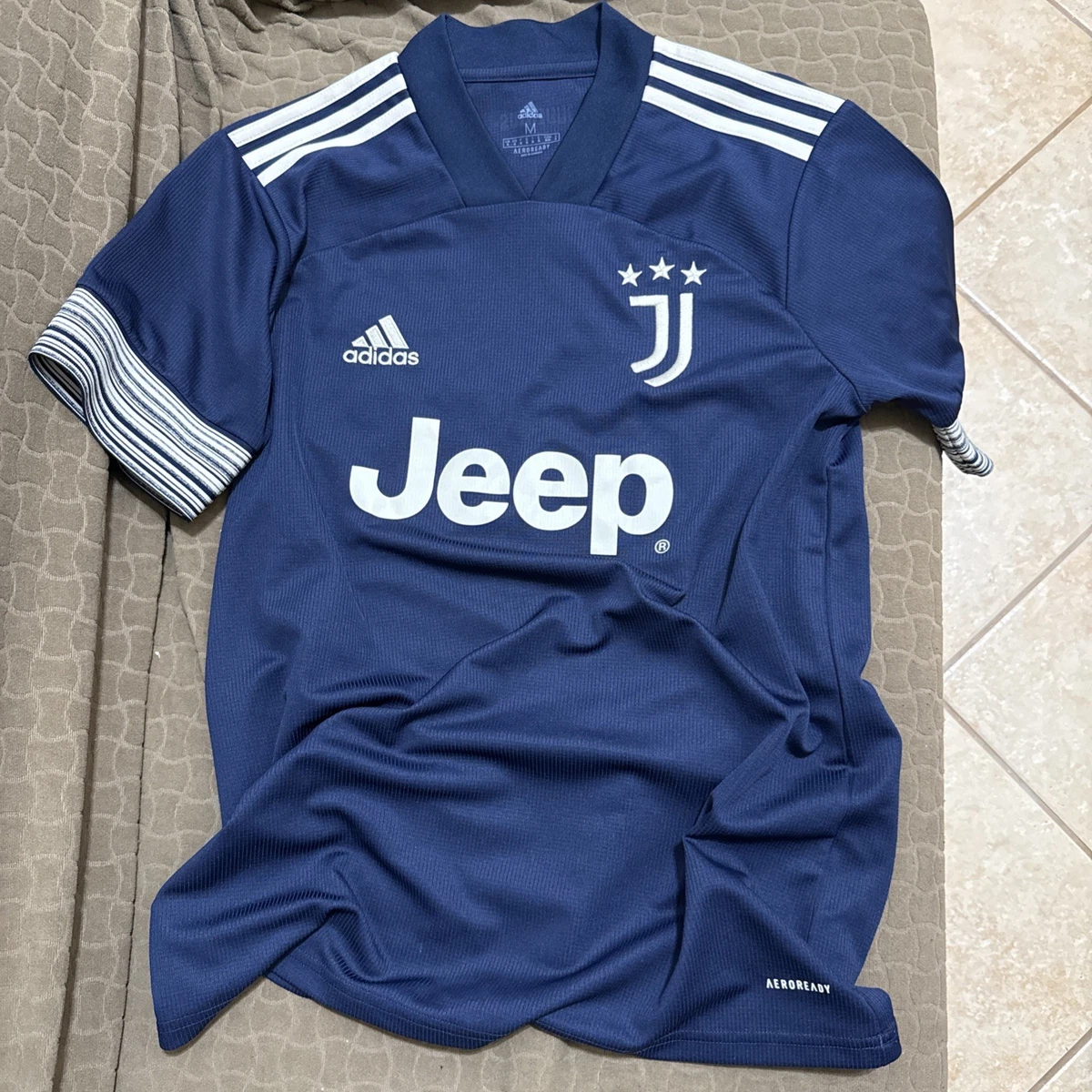 Intervista a La Maglia Bianconera, creator della terza maglia della
