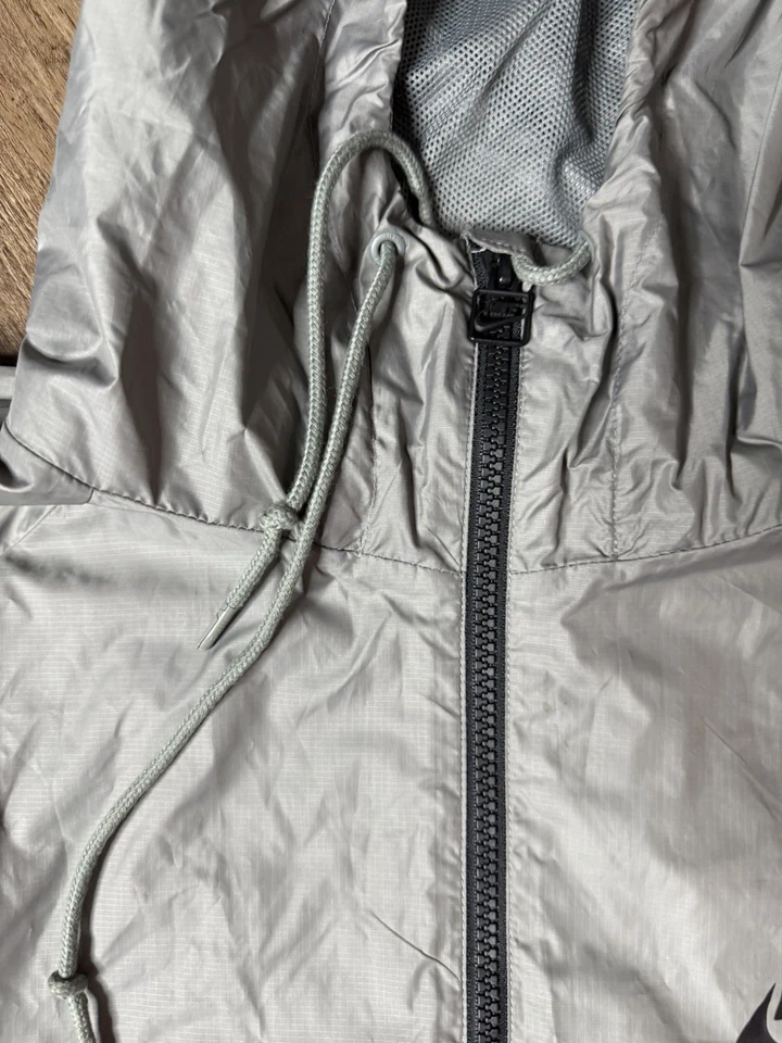 Chaqueta Nike Para Hombre XL Roja Gris Correvientos Ropa Deportiva Cortavientos Rara Foto 4 de 4