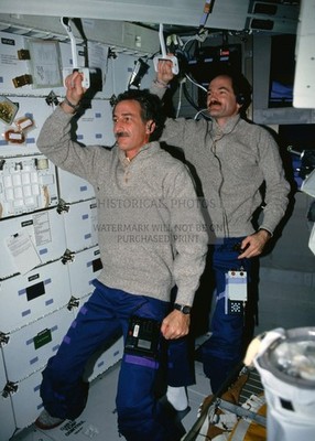 SPACE SHUTTLE COLUMBIA STS-35 ASTRONAUTS MIDDECK 1990 5X7 PHOTO