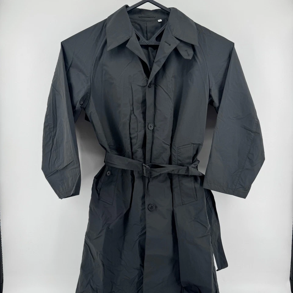 Trench coat masculino UNIQLO U preto carvão cinza com cinto tamanho pequeno - Imagem 2 de 4