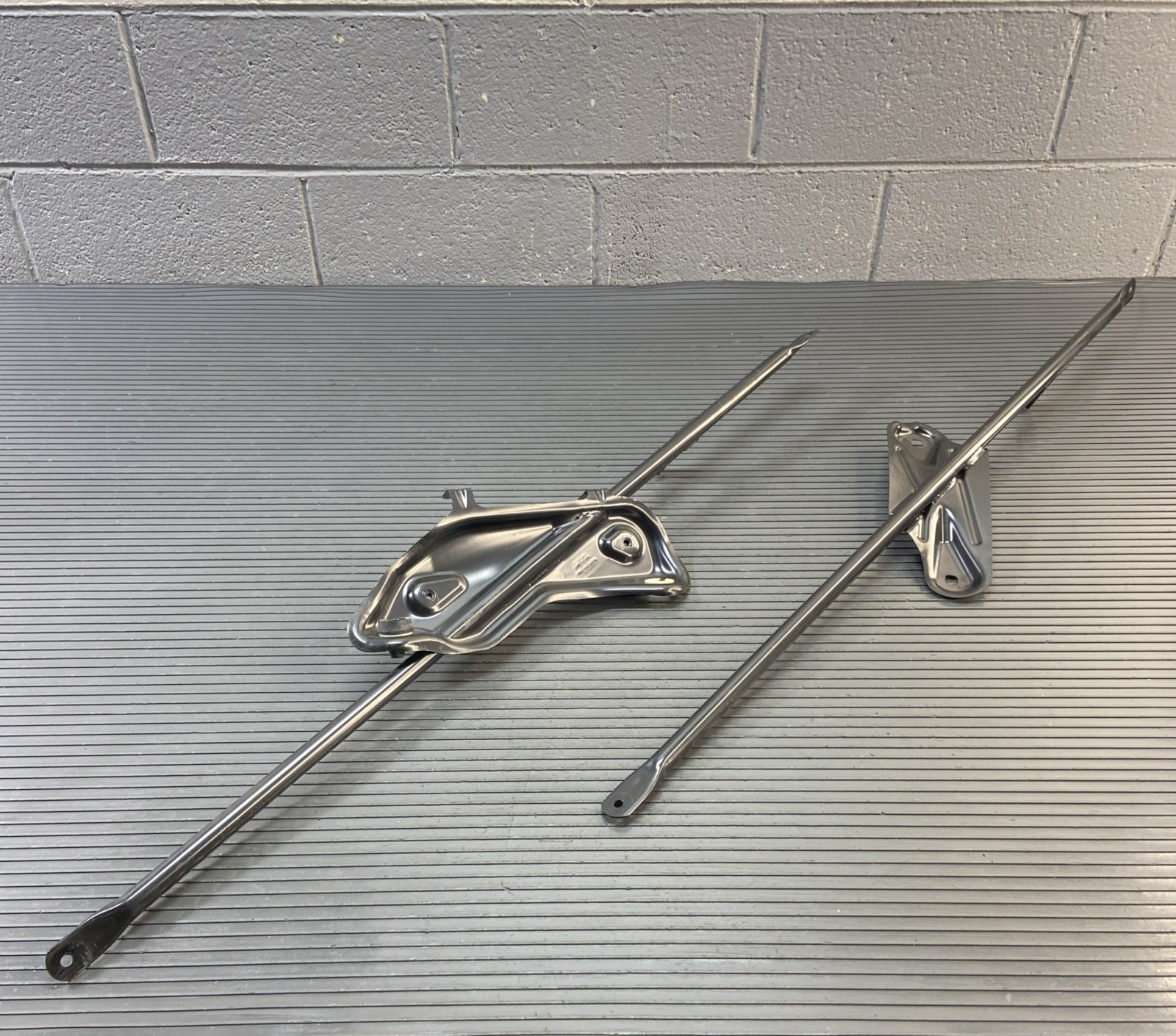 2017-2023 Audi R8 4S Rear Transverse Strut Support Bracket Brace Set of 2 OEM
