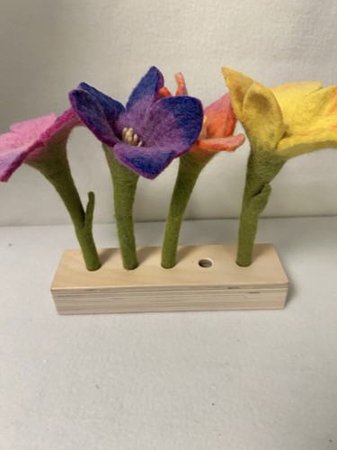 Lovevery Play Kit Toys Felt Stars Lockbox Wood Coin Bank Tip & Turn Felt Flowers - Picture 2 of 14