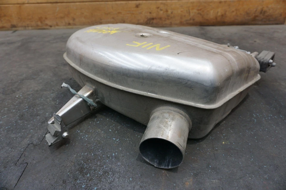 Задняя левая труба глушителя выхлопной системы 18307646979 BMW 760i F02 2010-15 - Изображение 3 из 4