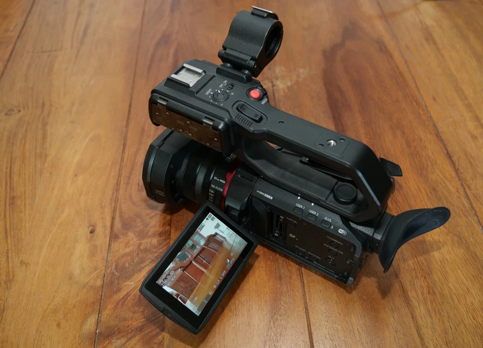 Panasonic HC-X2000E Ultrakompakter 4K 60p Handheldcamcorder - Schwarz - Bild 4 von 4