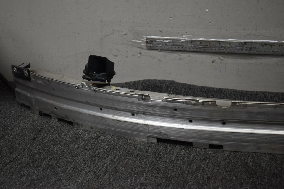 BMW 528I 2004-2010 BARRA DE REFUERZO DELANTERA OEM DE FÁBRICA Foto 2 de 4