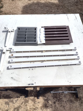 A job lot of Trickle vents,2 Grills & 2 UPVC handles, used.