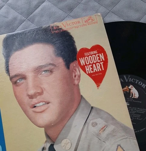 Elvis Presley G.I. BLUES LPM-2256 (USA 1960 ORIGINAL) RARE RED HEART STICKER