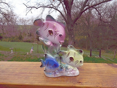 VINTAGE LUSTREWARE 3 COLORFUL FISH PLANTER/VASE (READ)