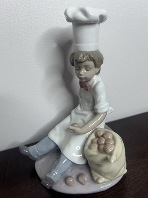 Lladró Chef s Apprentice#6233 Porcelain Figurine Retired 1998 by Antonio Ramos 