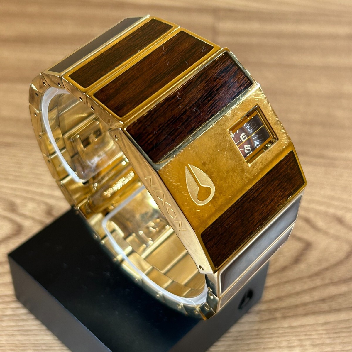 Nixon The Rotolog Brown Gold Watch Working Condition Light Nixon The Rotolog Brown Gold Watch Working Condition Light