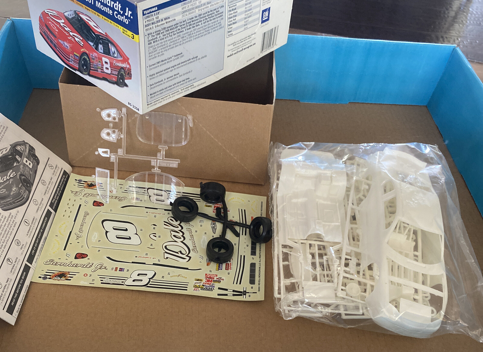 Revell 8 Dale Earnhardt Jr 2001 Monte Carlo Scale 1:24 Model Kit 85-2358
