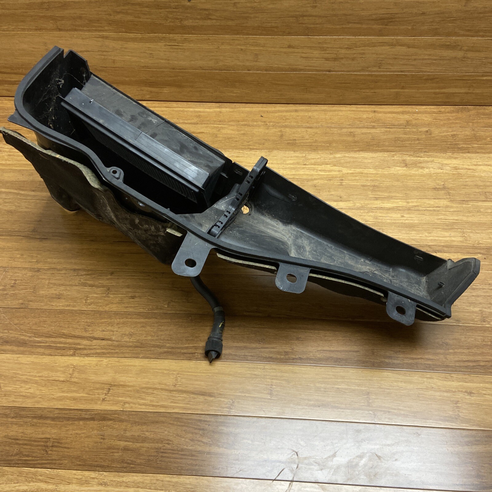 2014-2017 Maserati Ghibli Air Guide Filter Duct OEM 670104211