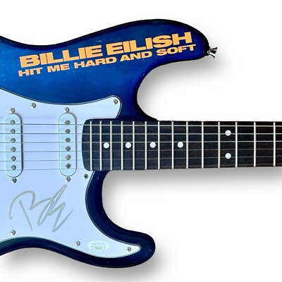 Billie Eilish HIT ME HARD AND SOFT サイン Billie Eilish Signed Guitar Custom Graphics JSA COA Hit Me