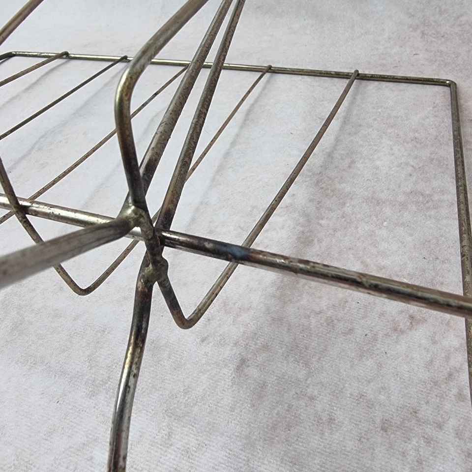 Porte-Revues Vintage en Métal Doré - À Restaurer - Photo 4/4