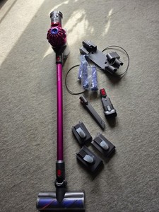 Dyson V7 Motorhead Akku-Handstaubsauger, Pink, Inkl. Ladegerät