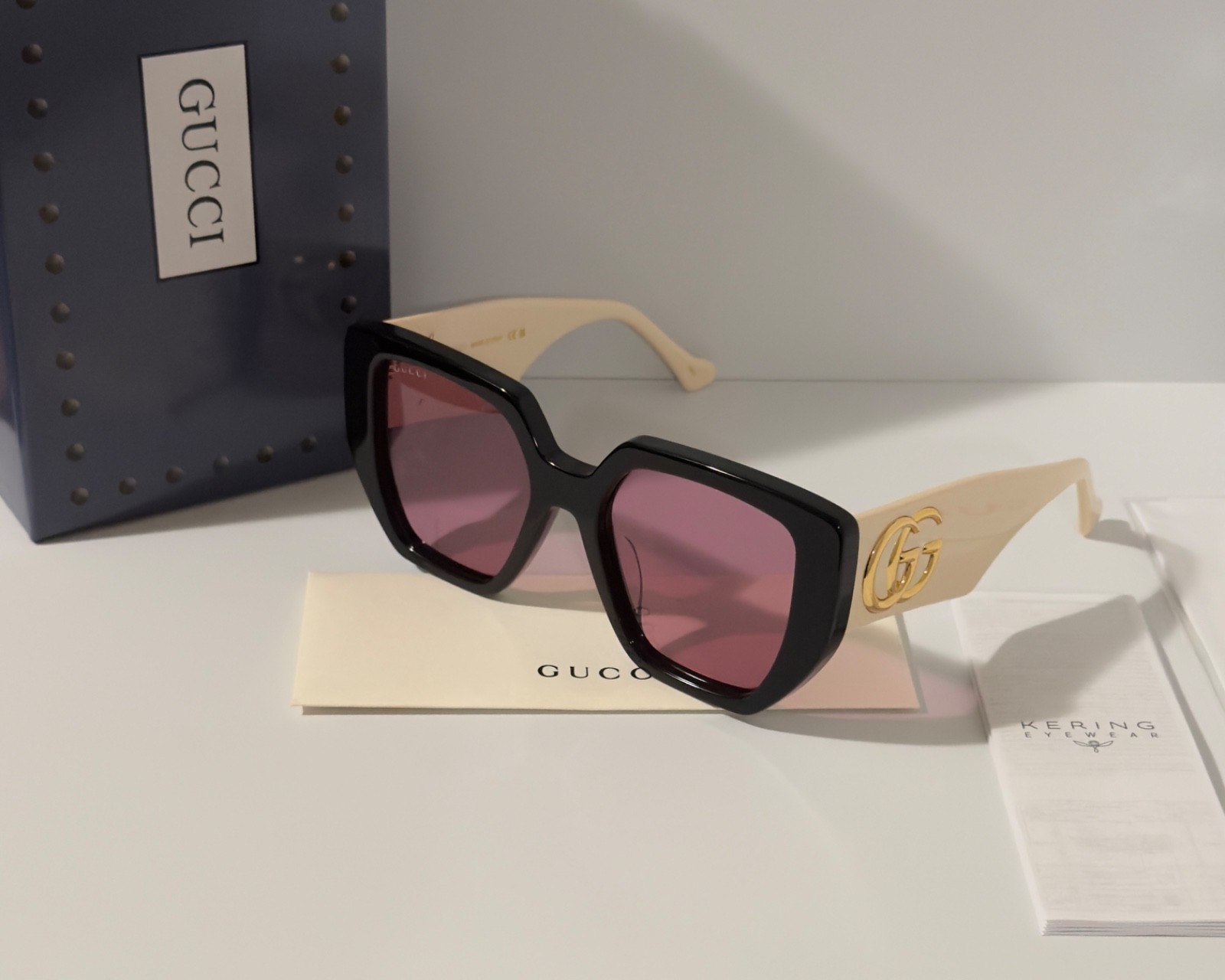 Gucci GG0956S Black Square Women’s Sunglasses Cream Arms Gold GG Pink Lens