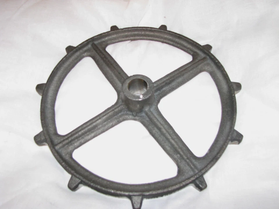 INTERNATIONAL HARVESTER Cob Conveyor Sprocket Cast # T 124 - Image 2 of 4