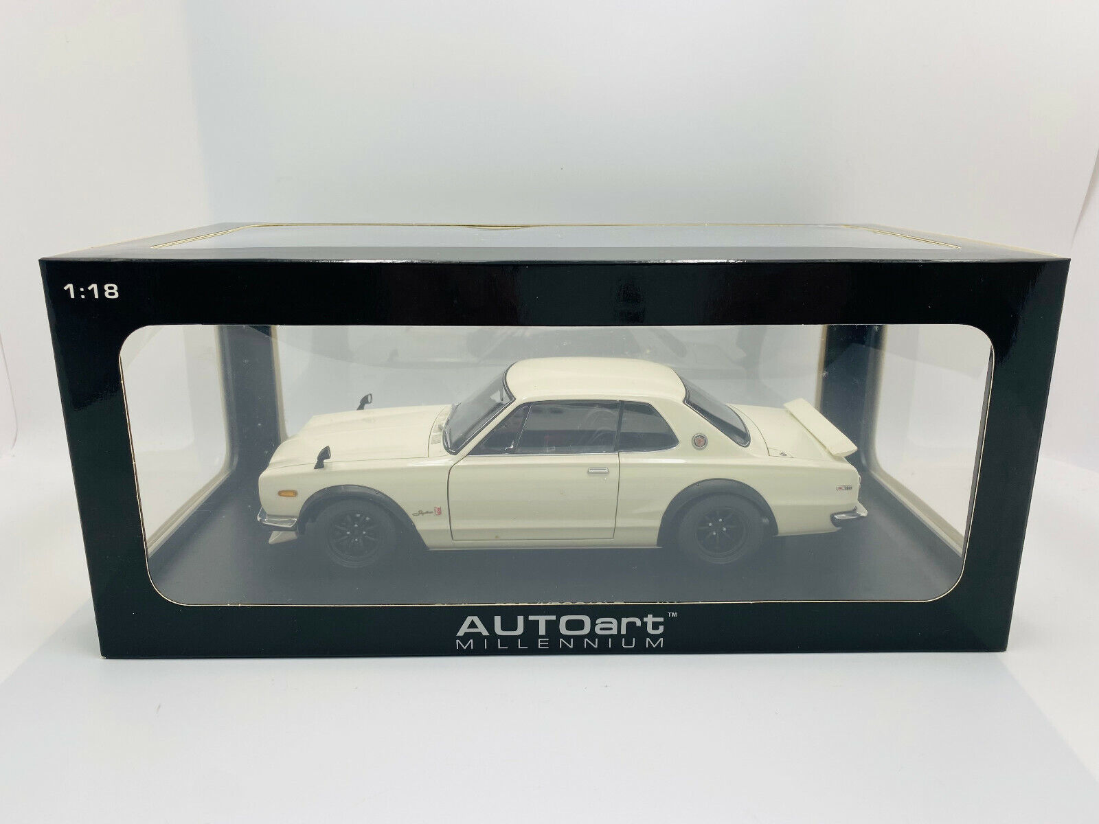 Autoart 1/18 Skyline 2000 GT-R KPGC10 Tuned Version Watanabe