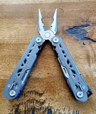 Gerber Truss 17-in-1 Multi Tool Random selection  No Sheath