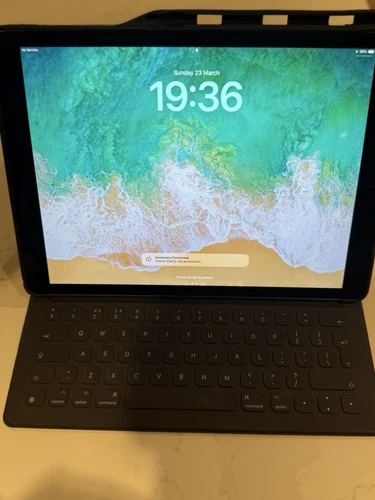 Apple iPad Pro 12.9in 2nd Gen 512GB + Keyboard. Boxed