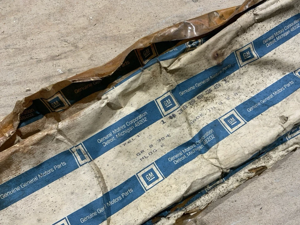 Chevrolet Nova Chevy II 1966-1967 panel basculante moldeado 3885381 nuevo en stock GM NUEVO Foto 3 de 4