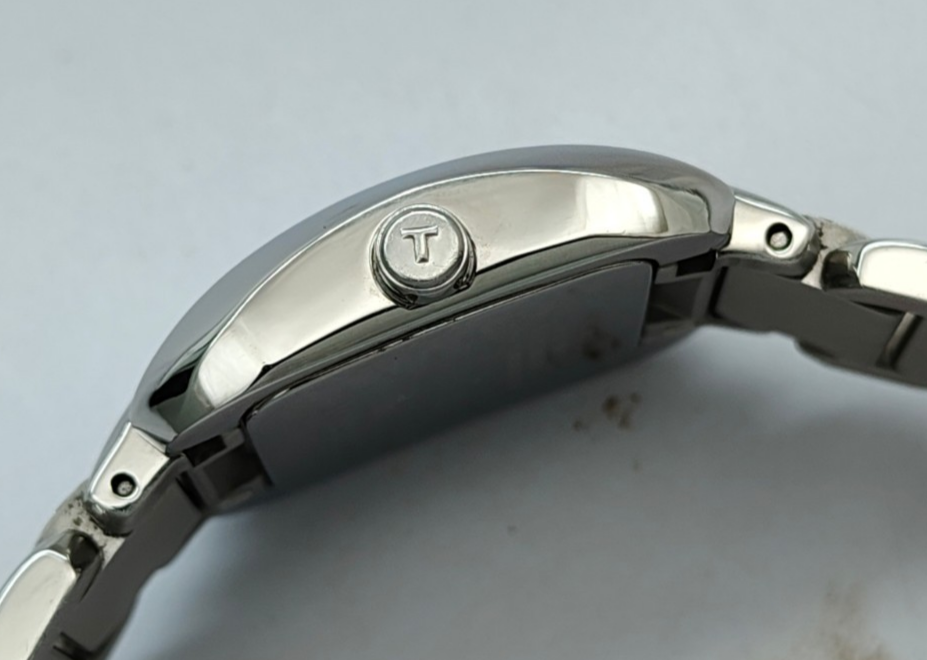TISSOT 1853 QUARTZ Ref. L750/850 STEEL SAPPHIRE CRYSTAL LADIES SWISS 24mm WATCH TISSOT 1853 QUARTZ Ref. L750/850 STEEL SAPPHIRE CRYSTAL  main image 4