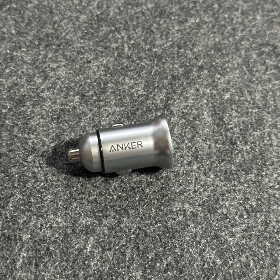 Adaptador Cargador Coche Anker Mini 24W 4.8A LED Doble Carga USB para iPhone (Metal) Foto 3 de 4