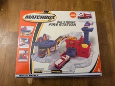 VTG 2000 Matchbox Roll 'n Rescue Fire Station (w/ Fire Truck) - Mattel - NEW