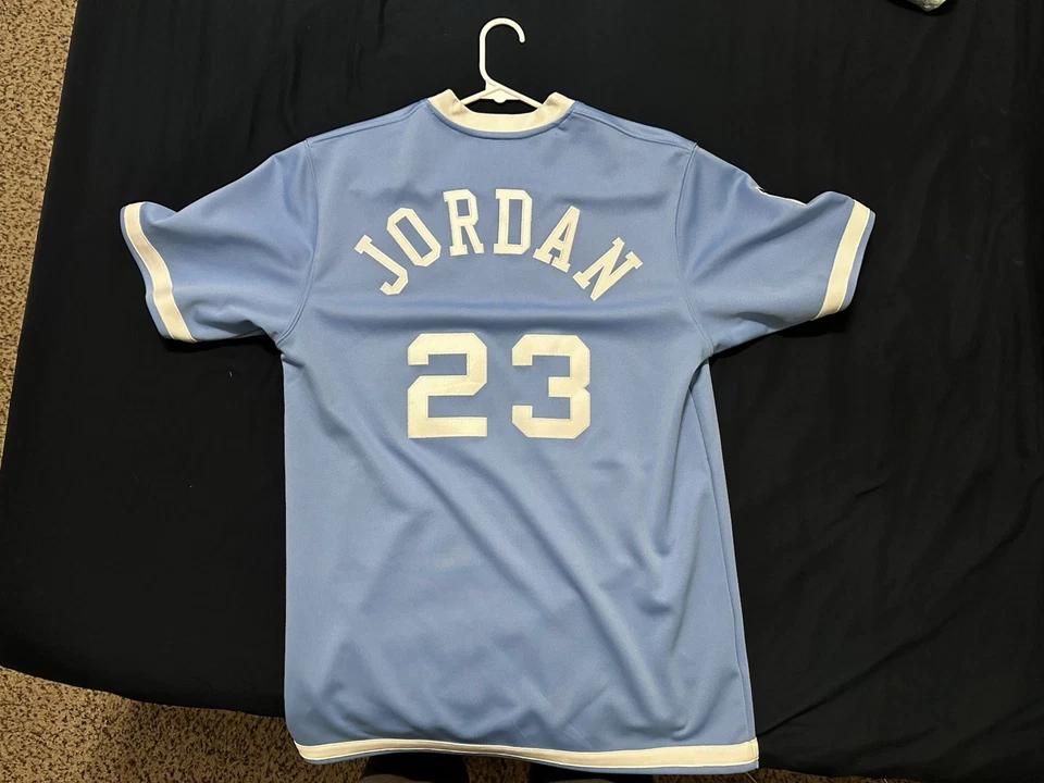 Mitchell And Ness Michael Jordan Jordan 1983-84 UNC Tacones Alquitrán Calentamiento Talla M Foto 2 de 4