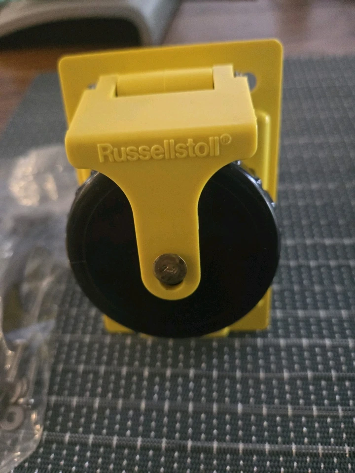 T&B RUSSELLSTOLL 9R54U2W 50A 250VAC DURAGARD RECEPTACLE PLUS CONDUIT BOX 3711A - Image 3 of 4