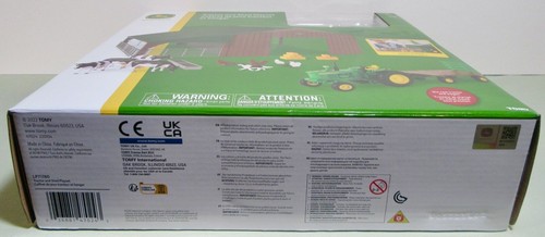 John Deere Tractor & Shed Play Set Die Cast Tractor & Wagon 37 Pieces ( LP71780) - Picture 3 of 6