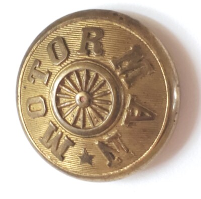 Bb Style ''D'' MOTORMANN (Rad) LAGER EISENBAHN UNIFORM KNOPF Medium vergoldet