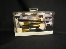 Isaac Mizrahi 4 Brush Set Case Foundation, Fan, Blush Powder Brush NEW