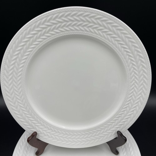 NEW Mikasa TATE Dinner Plates White 10.5 inch Bone China Set Of 4 - Picture 3 of 6