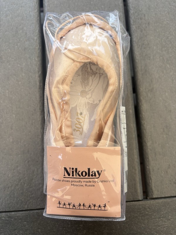 Nikolay 3007 pointe shoes size 4 1/2, width XXX, Shank H NEW
