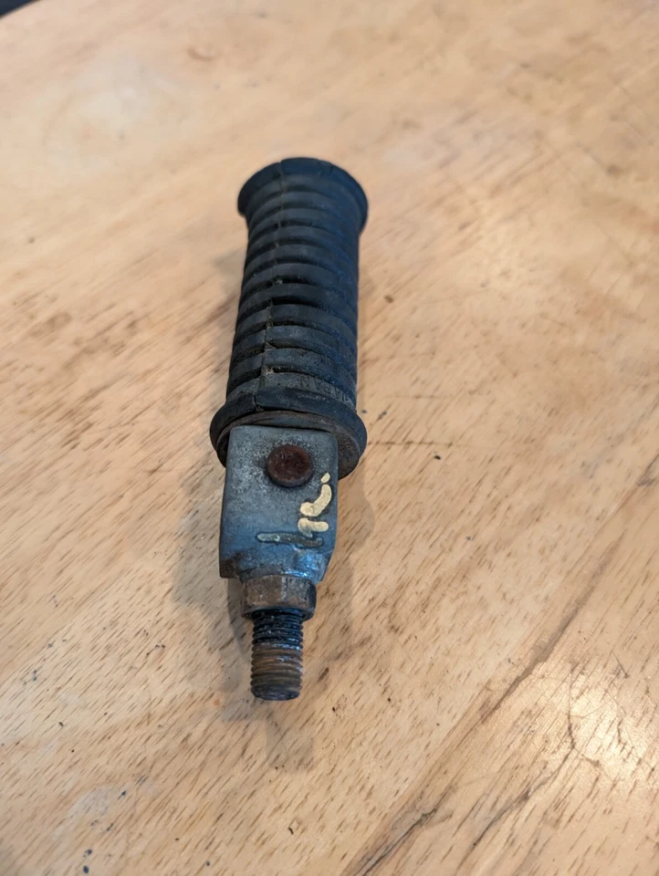 1972 Suzuki TS185 Sierra 185 Enduro Rear Passenger Foot Peg Rest - Imagem 3 de 4