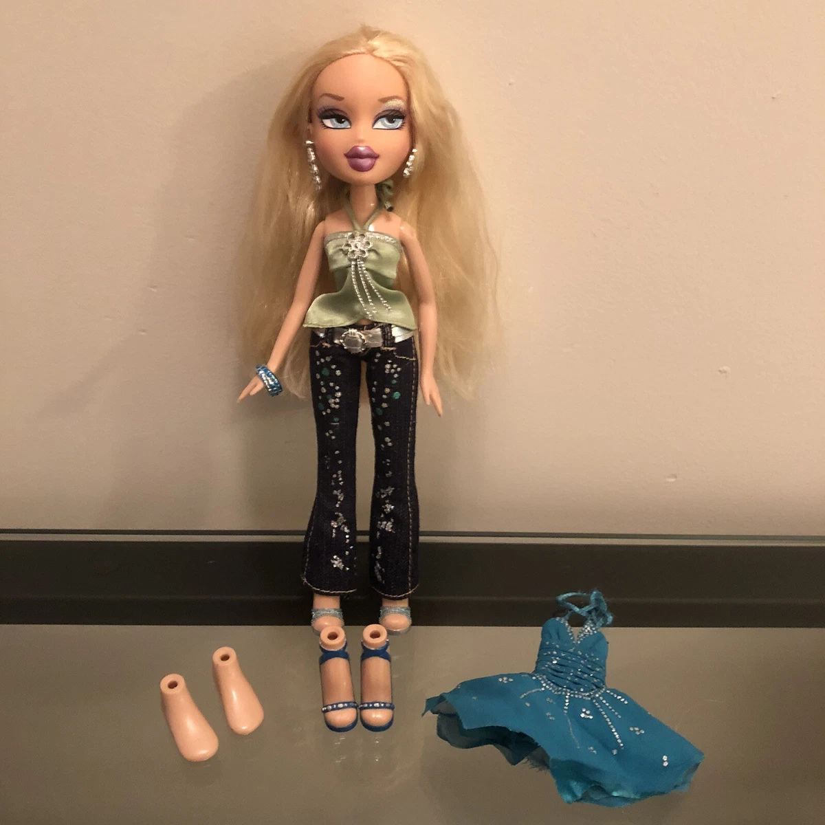 Bratz Passion 4 Fashion Cloe Doll w/Original 2 Complete Outfits