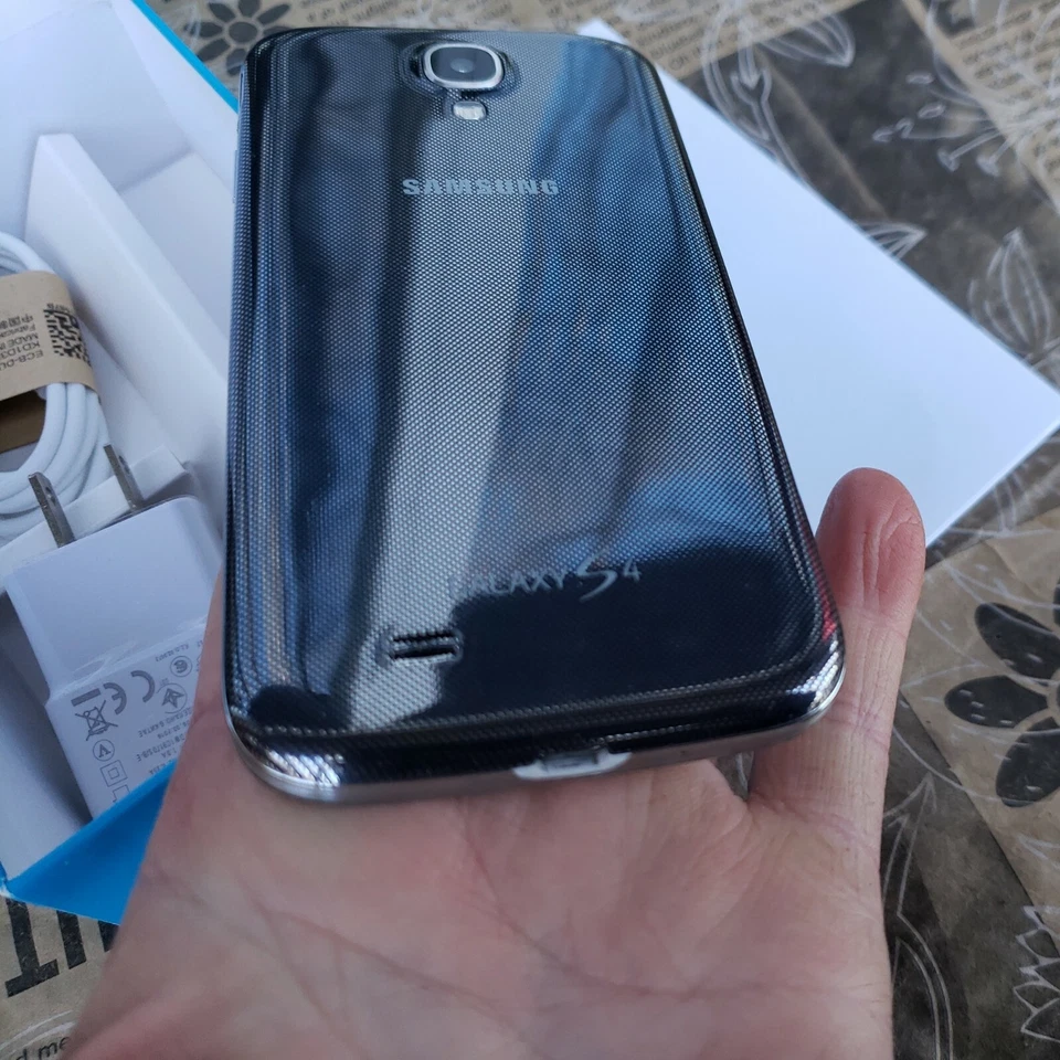 FreedomPop Samsung Galaxy S4 LTE - Charcoal - No Contract (Renewed) - Image 4 of 4