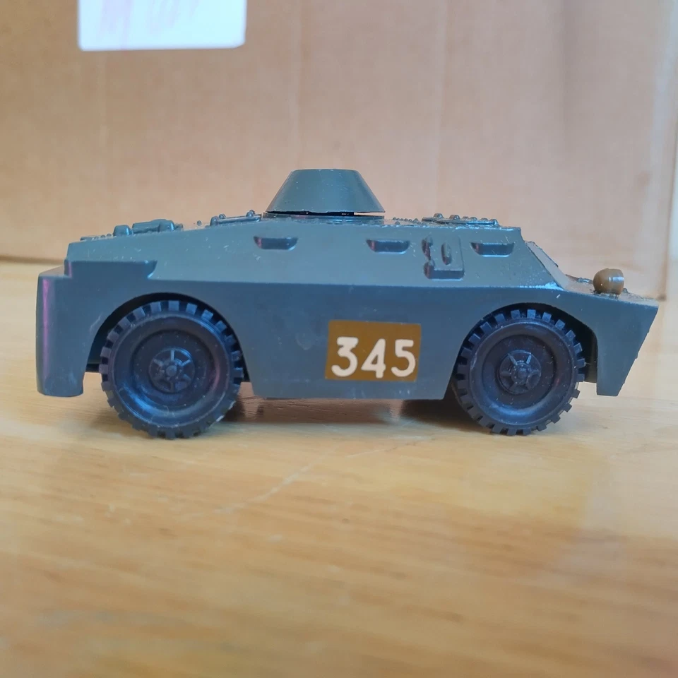 Литая модель бронированного автомобиля-разведчика СССР 1962 BRDM-2 масштаб 1:43 новый из старых запасов от оригинального производителя - Изображение 3 из 4