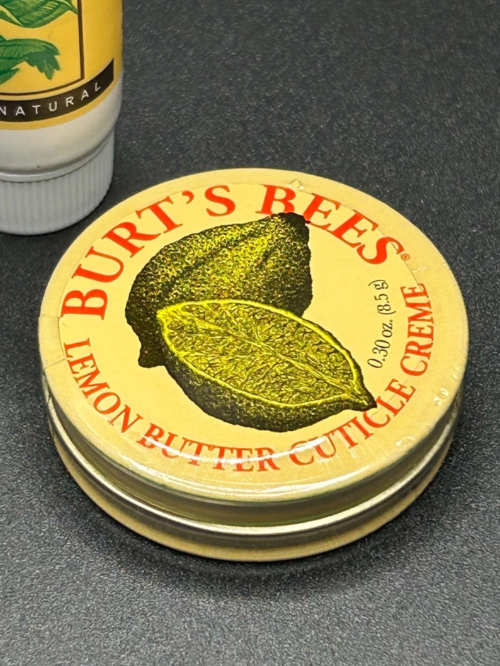 Loción para pies de menta Burt's Bees .47 fl oz + ungüento para manos .3 OZ + crema para cutículas Foto 4 de 4