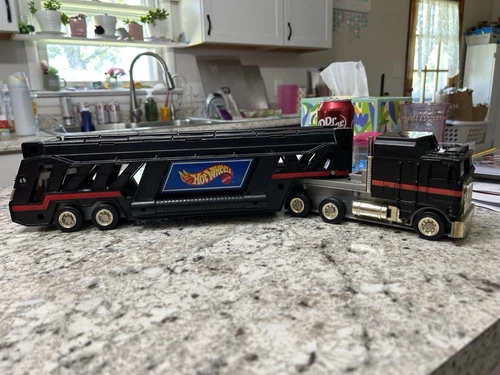 Vintage 1986 Hot Wheels Semi Tractor Trailer Truck Car Hauler Carrier Cargo